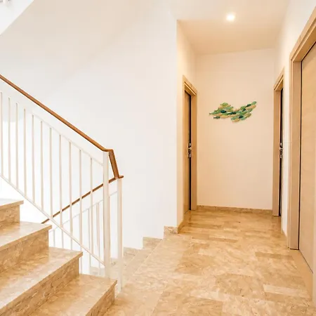G House فندق