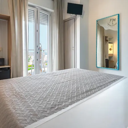 فندق G House ريميني