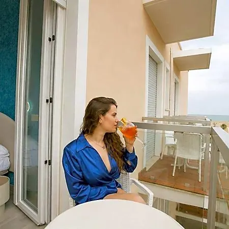 G House Hotel 2*
